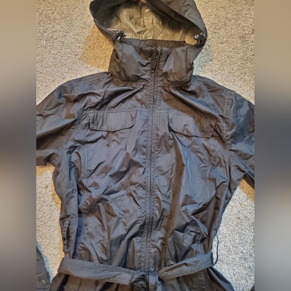 LL Bean Women's Rain Jacket w/ Belt  size XS - Picture 6 of 10
